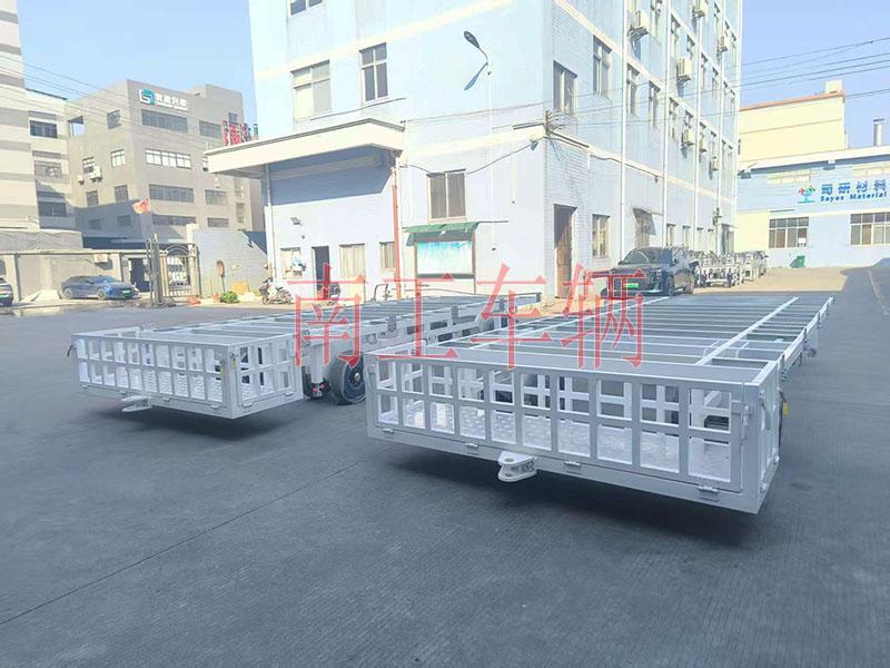 8噸骨架式牽引平板拖車帶白色小框工具箱